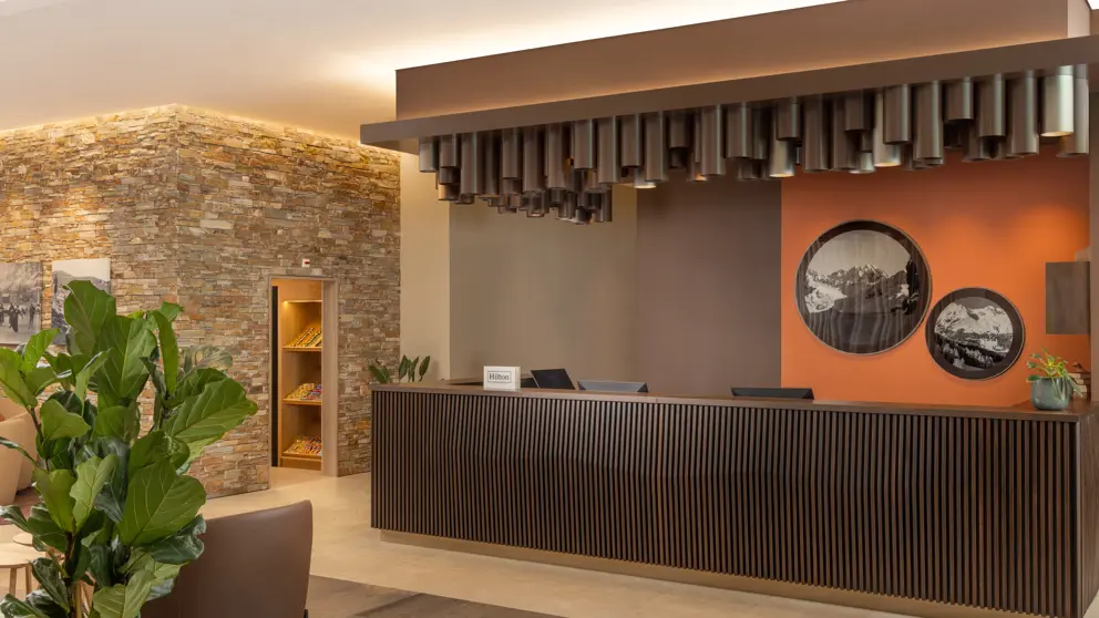 Hotel Hilton Garden Inn Davos Public Areas Front Office [8]