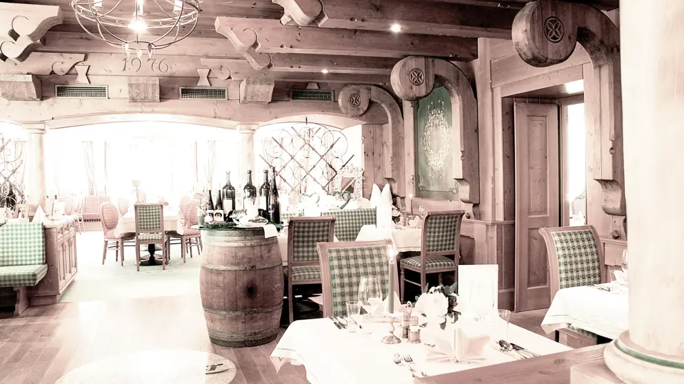 Zillertalerhof Alpine Hideaway Mayrhofen Dining Room [5]