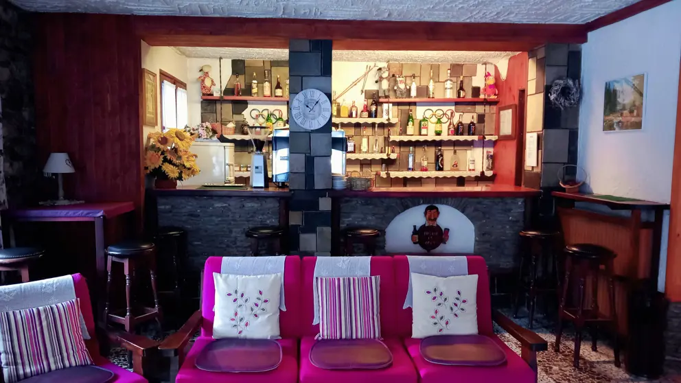 Villa Cary Bar Area [1]