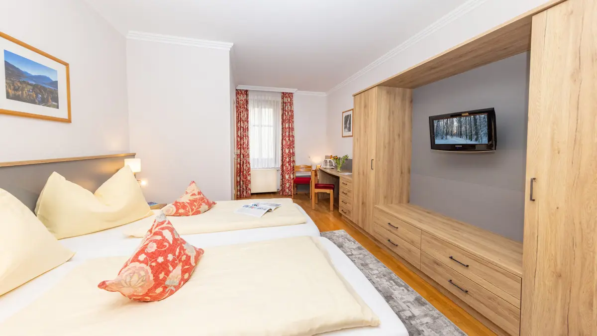 Hotel Lebzelter Zell Am See Austrian Twin Room (3)