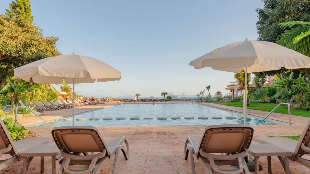 Quinta Splendida Canico Sun Loungers By The Pool [6]