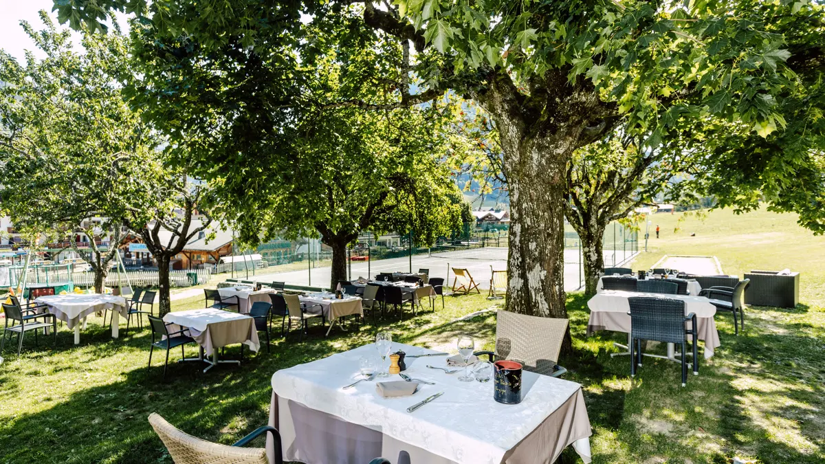 Hotel Les Champ Fleuris Outdoor Dining