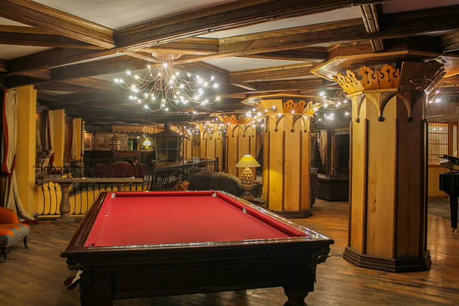 Inghams Italy Milky Way Grand Hotel Sestriere Pool Table (1) [3]