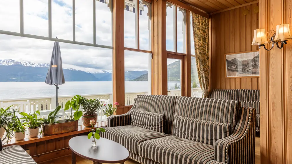 Kviknes Hotel Balestrand Norway Lounge Area [2]