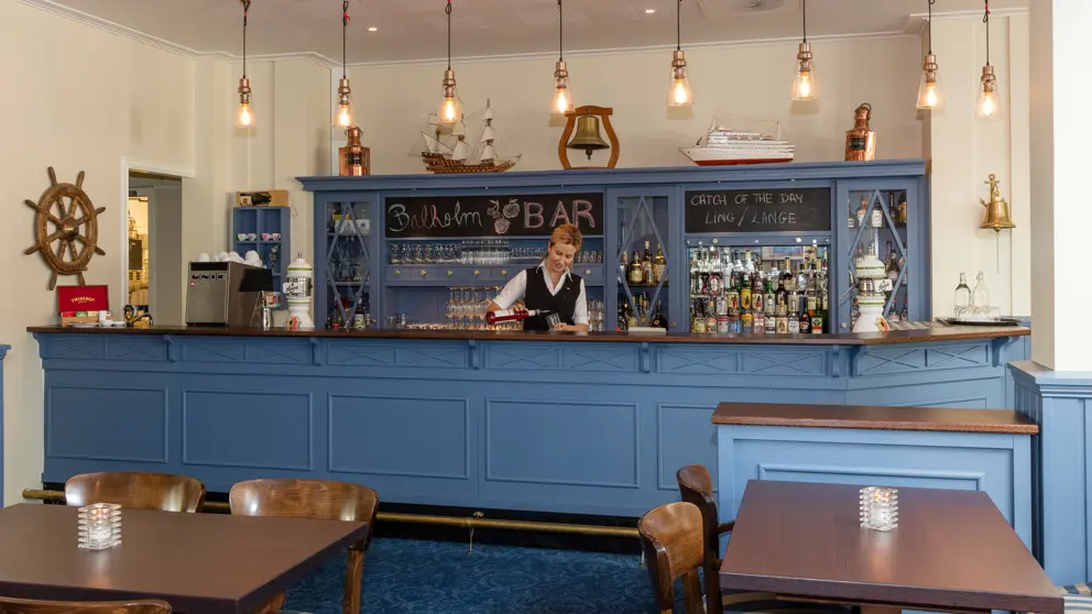 Kviknes Hotel Balestrand Norway Bar [3]