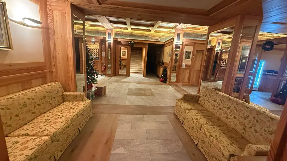 Hotel Breuil Cervinia Italy Lounge Lobby (3) [7]