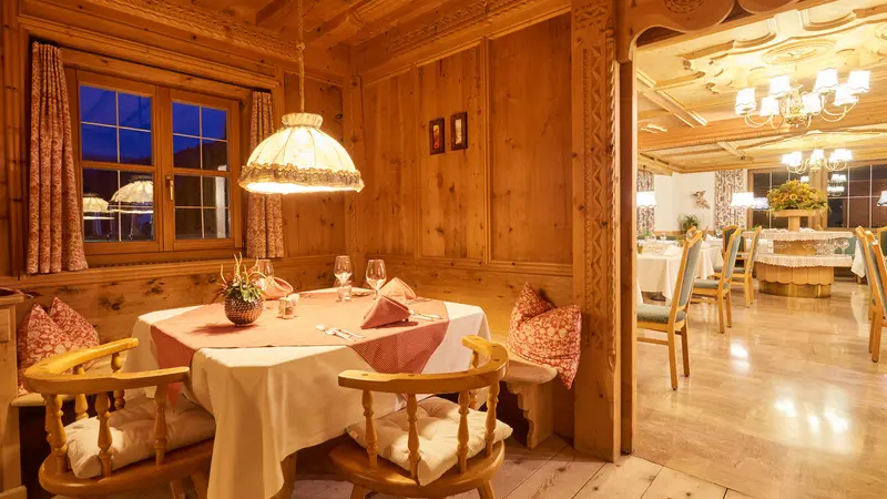 Inghams Italy Dolomites Corvara Sporthotel Panorama Restaurant (1)