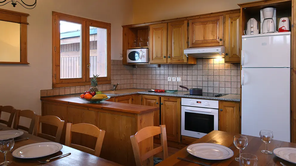 Residence Les Arolles Les Arcs Typical Apartment Kitchen [4]
