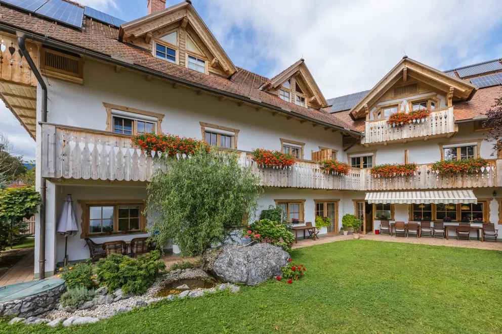 Garni Hotel Berc Bled exterior (2) [7]