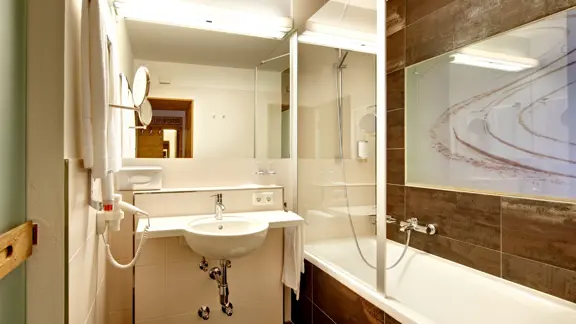 Romantik Austrian twin with balcony - bathroom