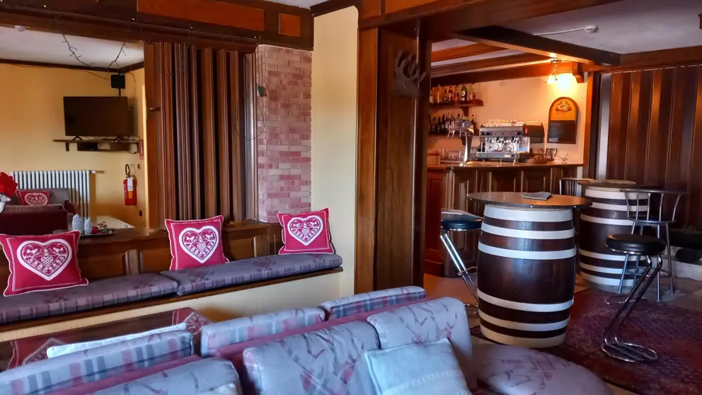 Inghams Italy Milky Way Sestriere Hotel Savoy Edelweiss Bar 4