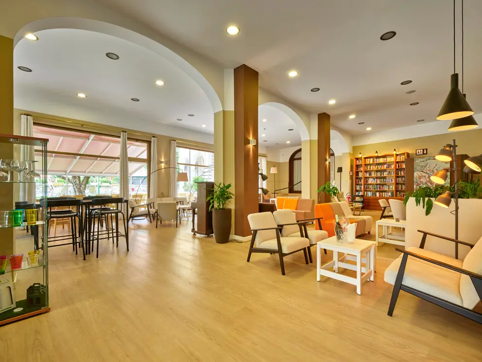 Lounge 2 [7]