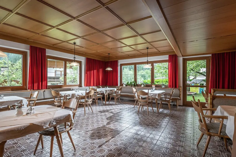 Breakfast Room [2]