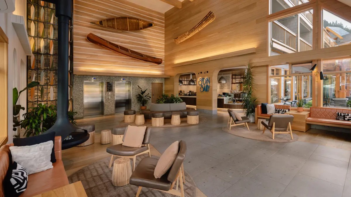 Hotel Canoe And Suites Banff Lobby (2)