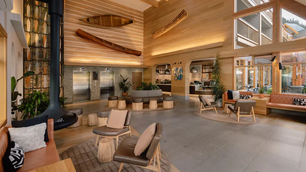 Hotel Canoe And Suites Banff Lobby (2)