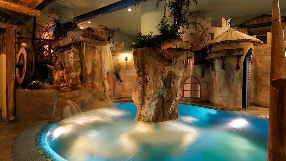 Inghams Italy Domolimtes Canazei Hotel La Perla Swimming Pool [1]
