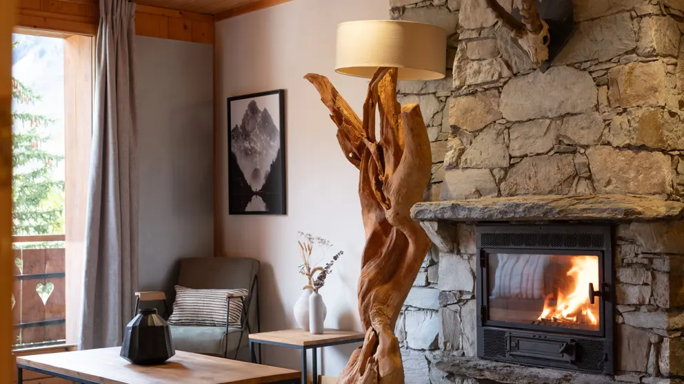 Chalet Les Arolles Tignes Communal Lounge Area 4 [1]