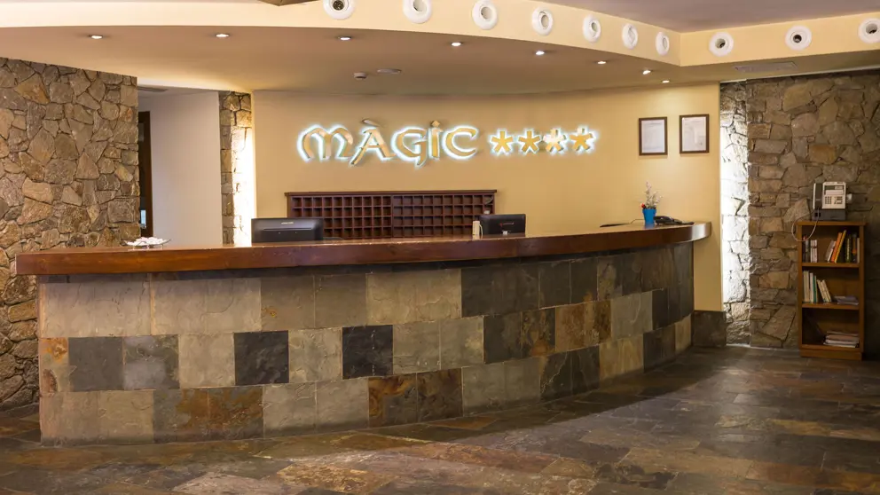 Hotel Magic Massana Arinsal Reception Desk [9]