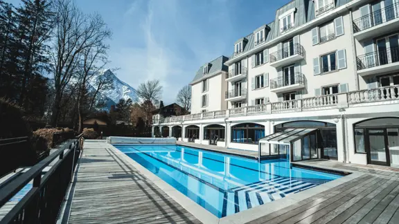 La Folie Douce Hotel Chamonix Outdoor Pool 3