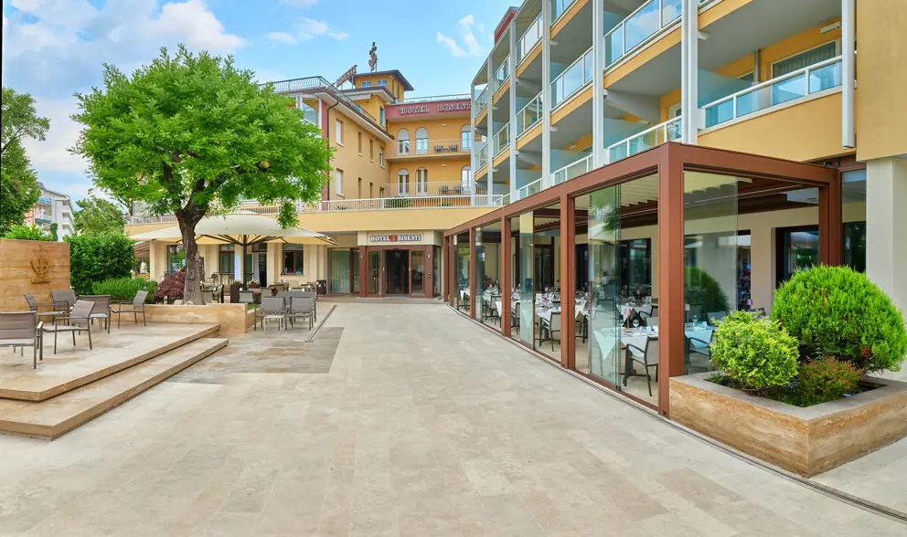 Outdoor Veranda [6]