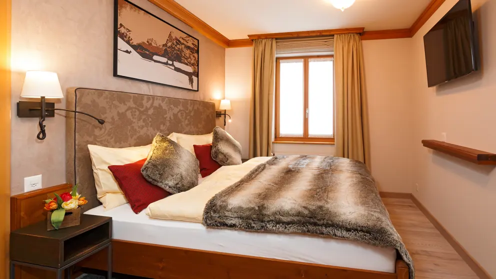Hotel Eiger Murren Junior Suite Bedroom [4]