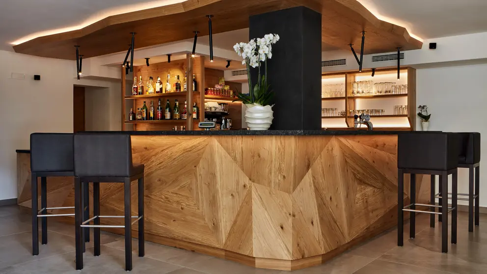 Inghams Italy Dolomites Colfosco Hotel Mezdi Bar [8]