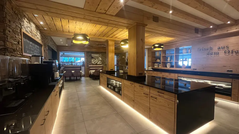 Hotel Alphof Alpbach Dining Room [6]