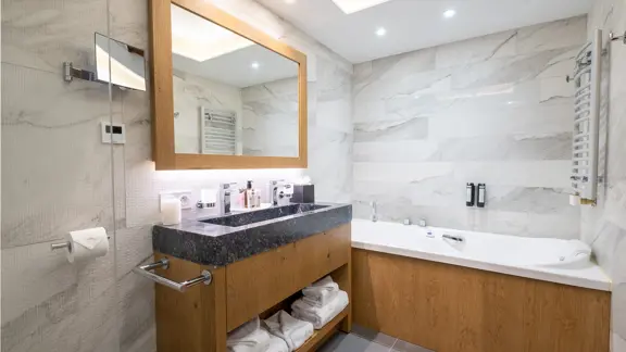 Superior family suite bathroom