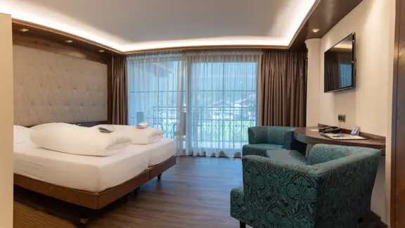 Superior deluxe Austrian twin room