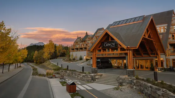 Hotel Canoe And Suites Banff Exterior