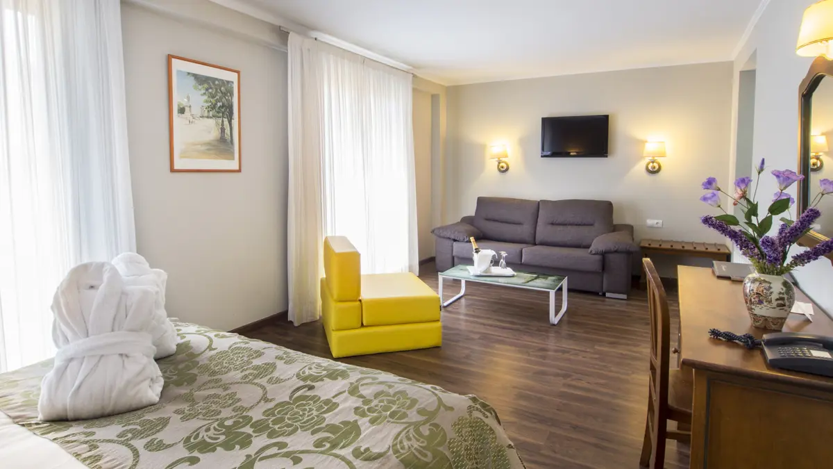 Princesa Parc Arinsal Quintuple Bedroom (1)