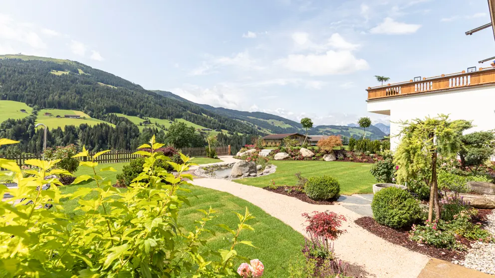 Mountain & Spa Resort Alpbacherhof Garden View [3]