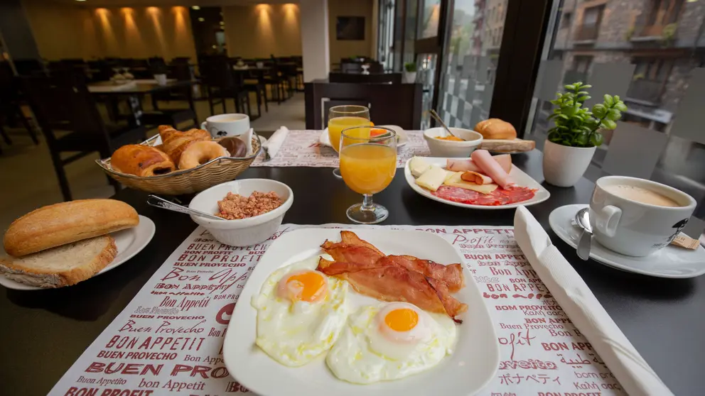 Hotel Del Pui Arinsal Breakfast Spread [5]