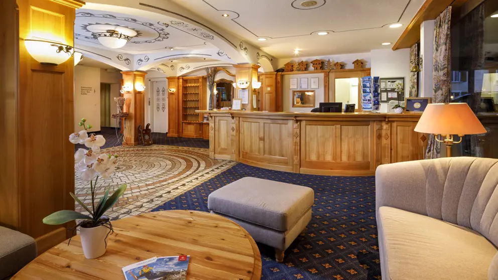 Derby Swiss Quality Hotel Grindelwald Reception Lobby [2]