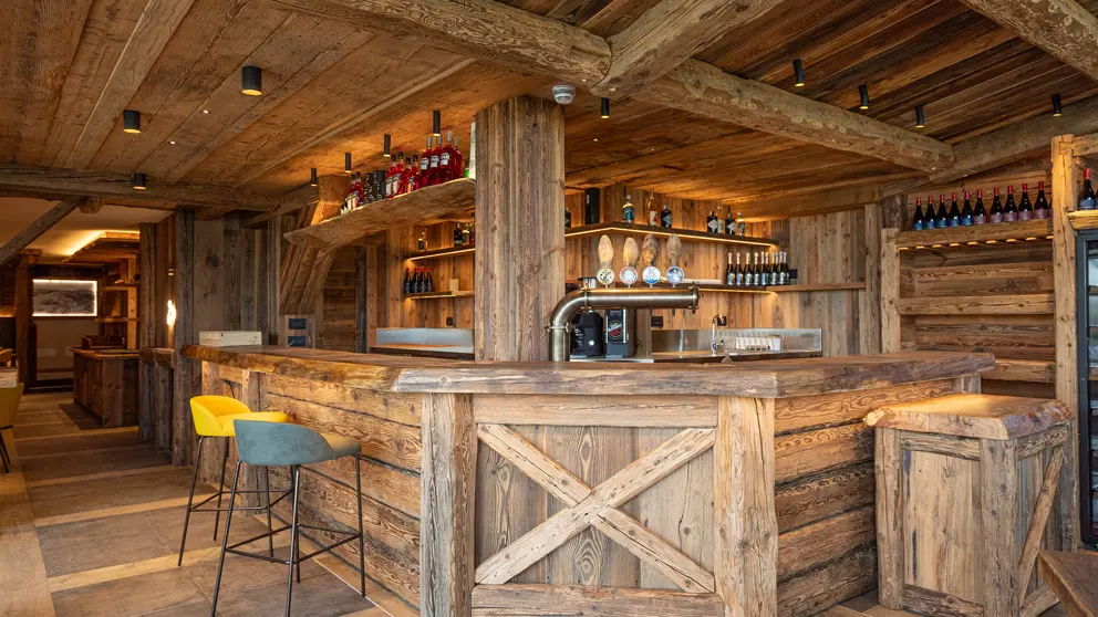 Inghams Italy Via Lattea Sauze D'oulx Hotel Avalanche Bar (2) [2]