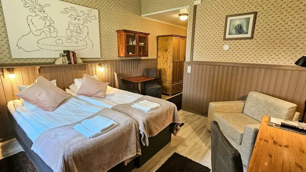 Crazy Reindeer Hotel White Reindeer Room Bedroom Sauna [1]