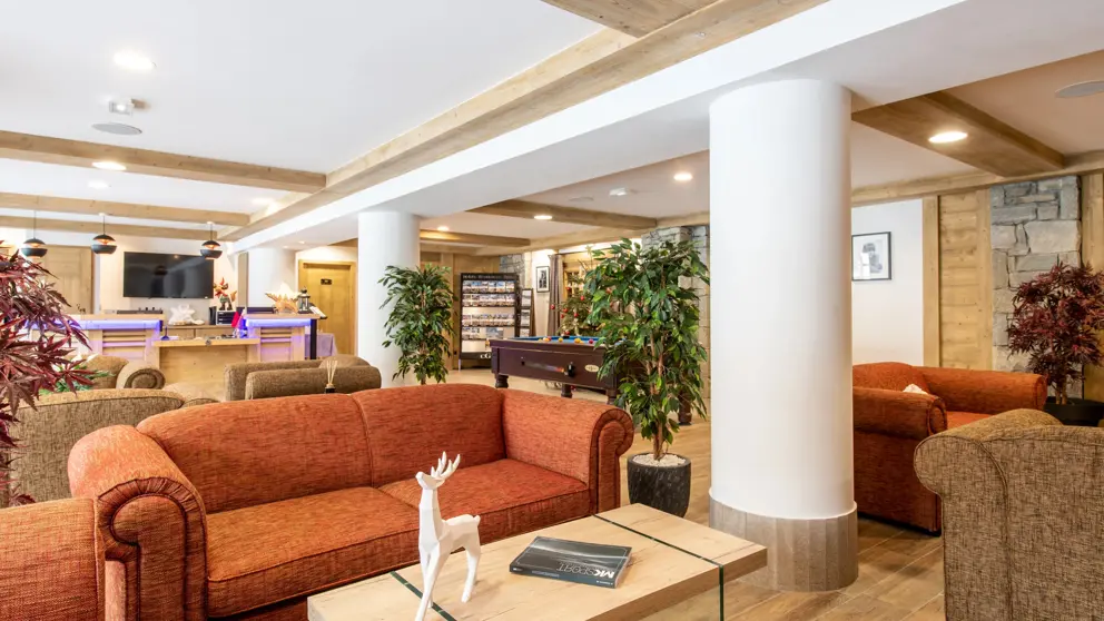 Residence Boutique Lodge Des Neiges Tignes lounge and reception area [7]