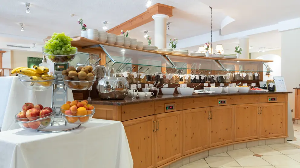 Hotel Kaiserhof Kitzbuhel Breakfast Buffet Copyright Michael Preschl 2 [8]