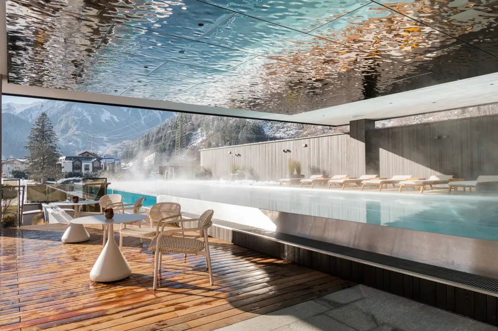 Neuhaus Zillertal Resort Mayrhofen Infinity Pool (1) [2]