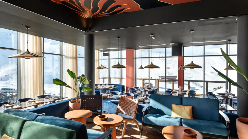 Residence YNYCIO Tignes bar and lounge [2]