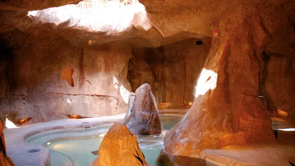 Fox Hotel And Suites Banff Pool