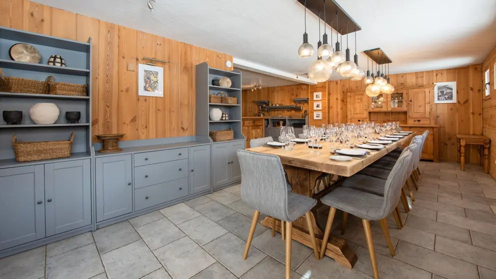 Chalet La Breche Alpe d'Huez Dining Area 4 [8]