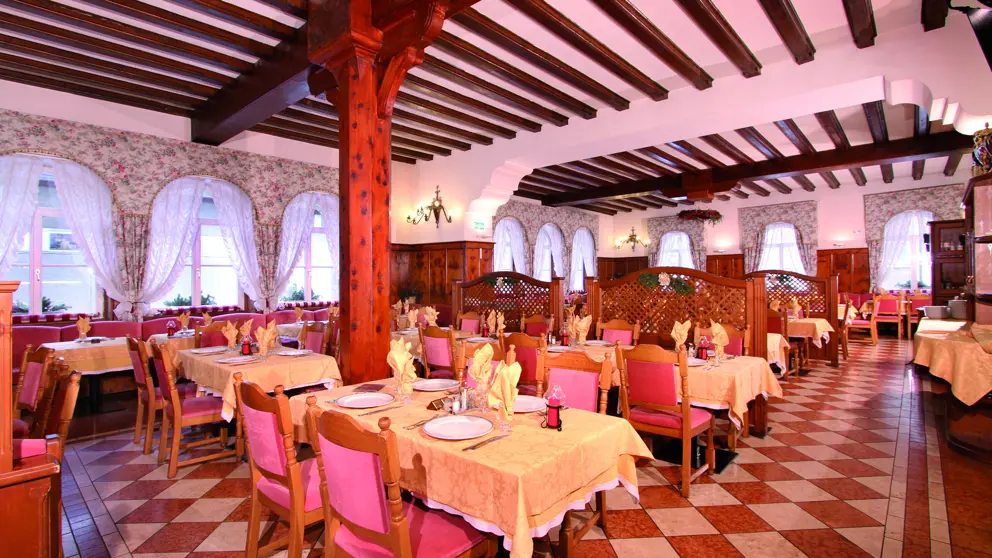 Inghams Italy Dolomites Canazei Hotel Dolomiti Restaurant [9]