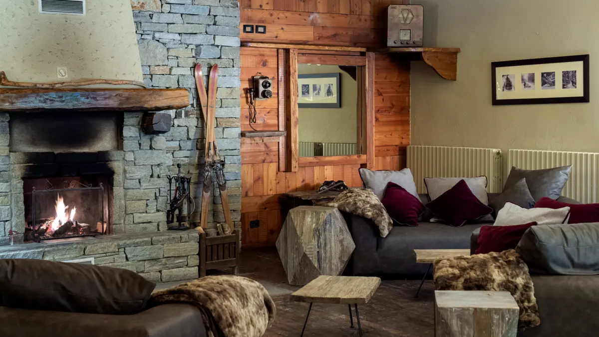 Inghams Italy Via Lattea Sauze D'oulx Chaberton Lodge Lounge 2