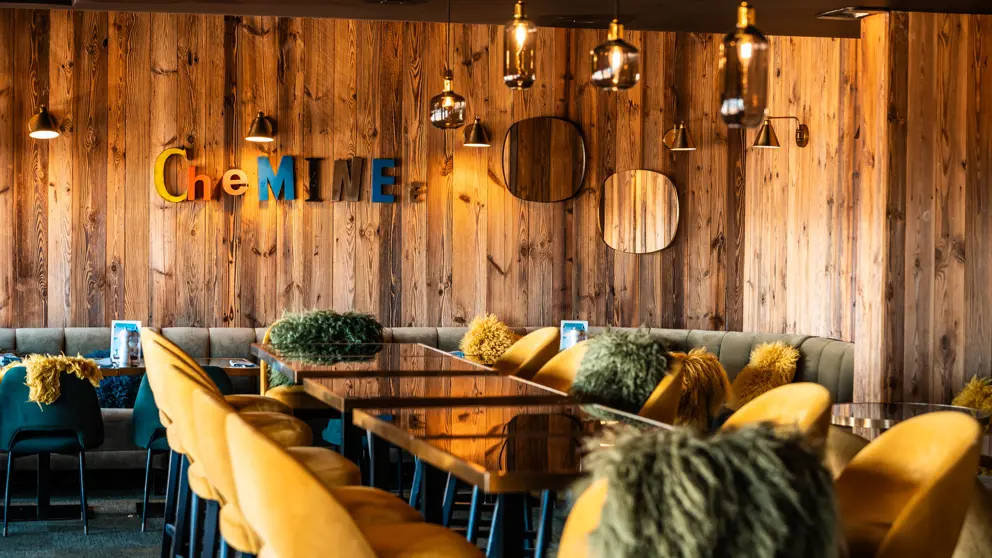 Hotel Fahrenheit Seven Courchevel La Cheminee Restaurant 2 [5]