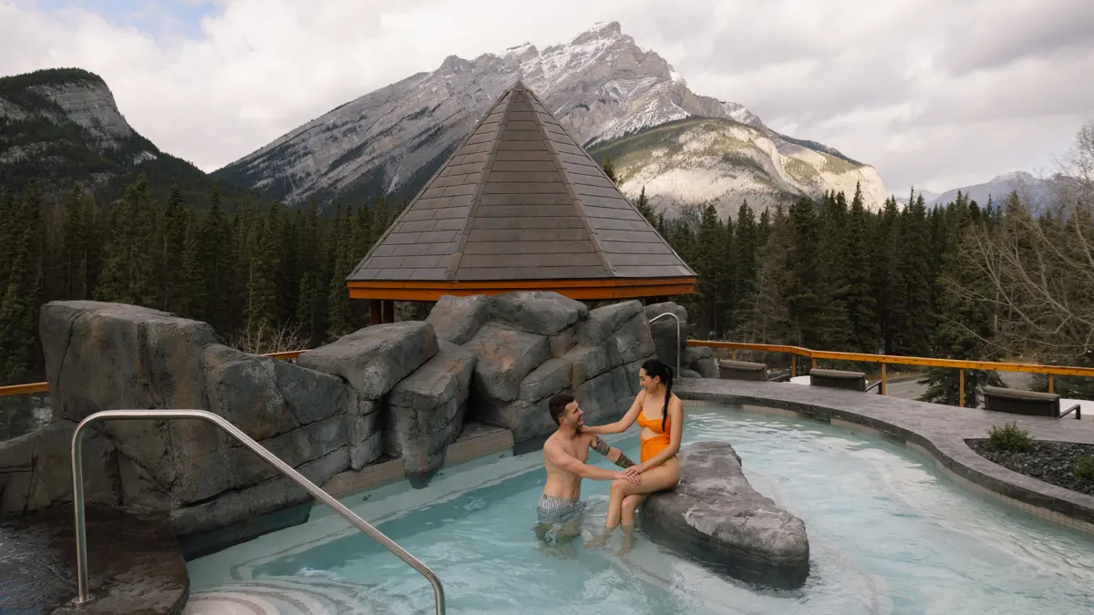 Hotel Canoe And Suites Banff Rooftop Hot Pools