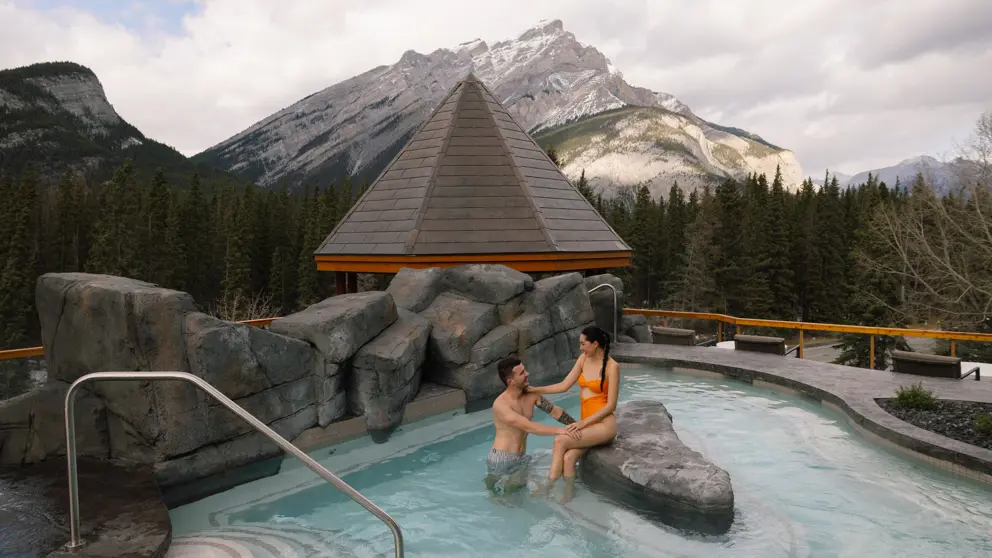 Hotel Canoe And Suites Banff Rooftop Hot Pools