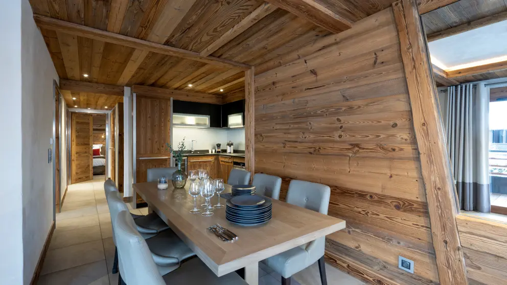 Residence Cristal De Jade Chamonix Three Bedroom Apartment dining area  [6]