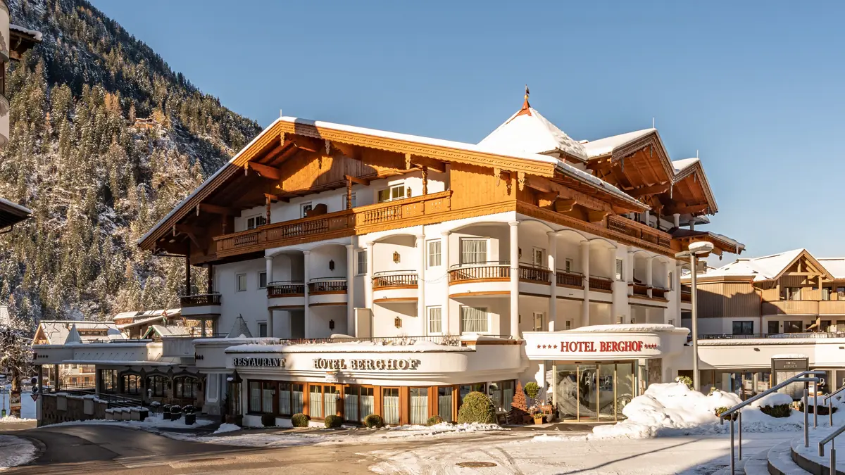 Hotel Berghof Mayrhofen Exterior