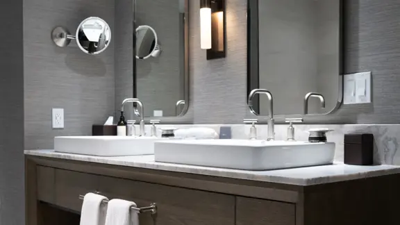 Fairmont room bathroom